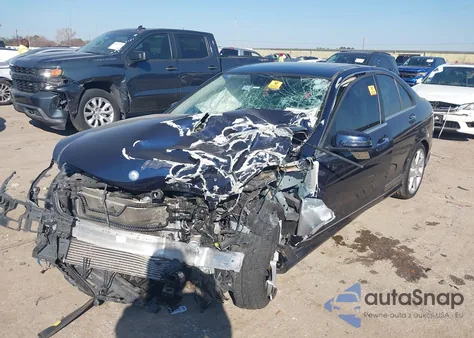 2014 Mercedes-Benz C 250 Sport z USA, uszkodzony, nr VIN WDDGF4HB8EA954545